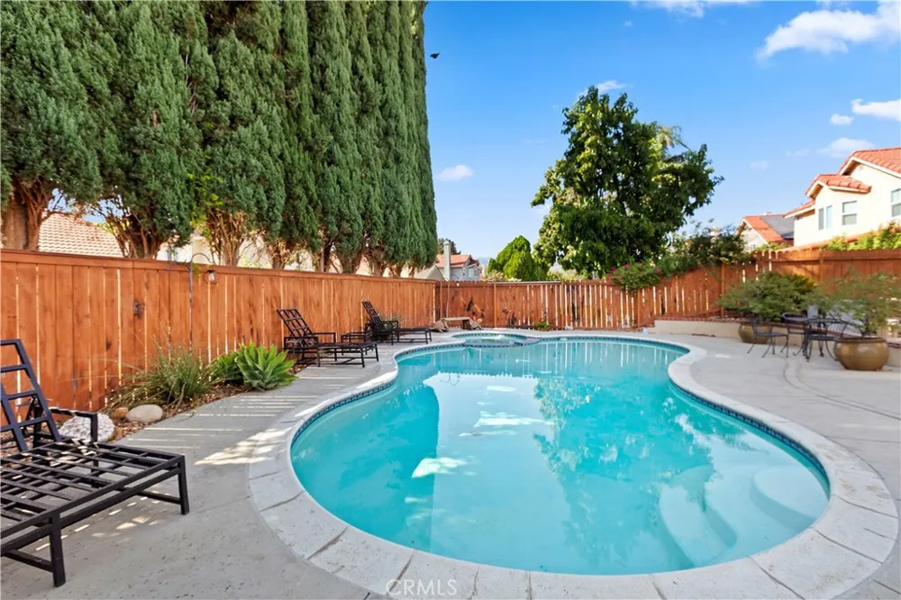 1613 Deanna Redlands, CA 92374