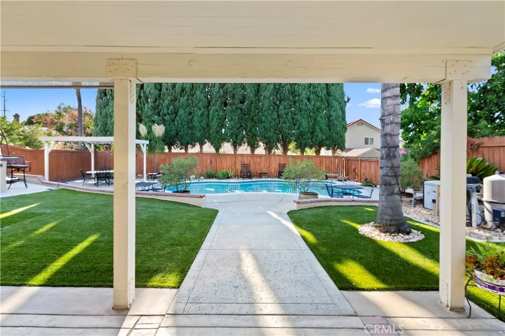 1613 Deanna Redlands, CA 92374