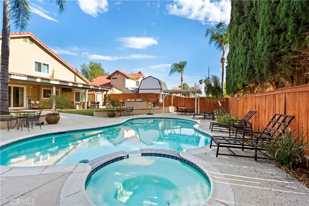 1613 Deanna Redlands, CA 92374