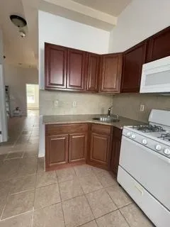2605 NEW YORK AVE Union City, NJ 07087