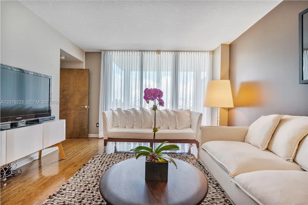 1500 Ocean Dr #810 Miami Beach, FL 33139