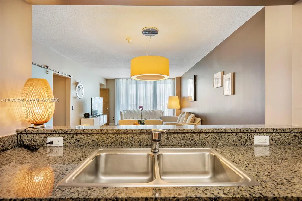 1500 Ocean Dr #810 Miami Beach, FL 33139