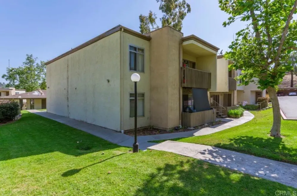 432 Edgehill Lane #15 Oceanside, CA 92054
