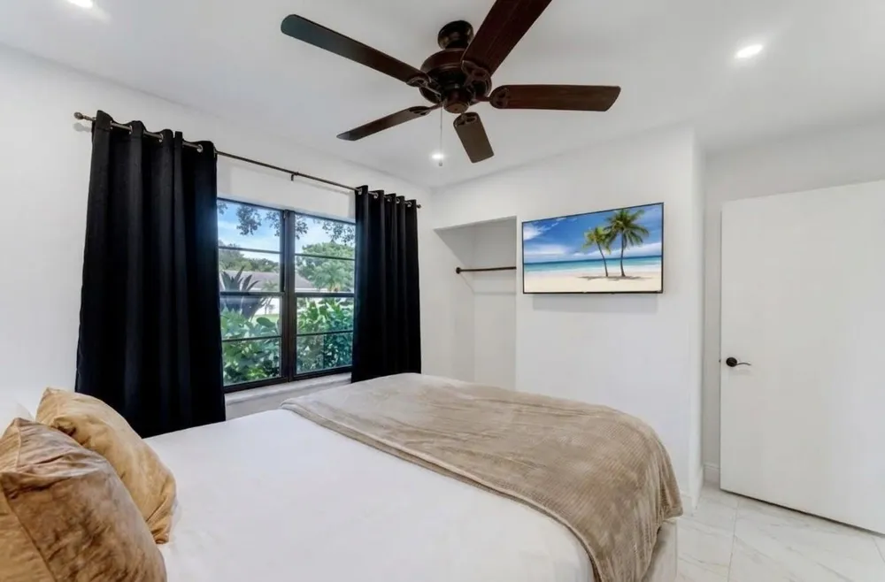 9819 Spanish Isles Drive Boca Raton, FL 33496