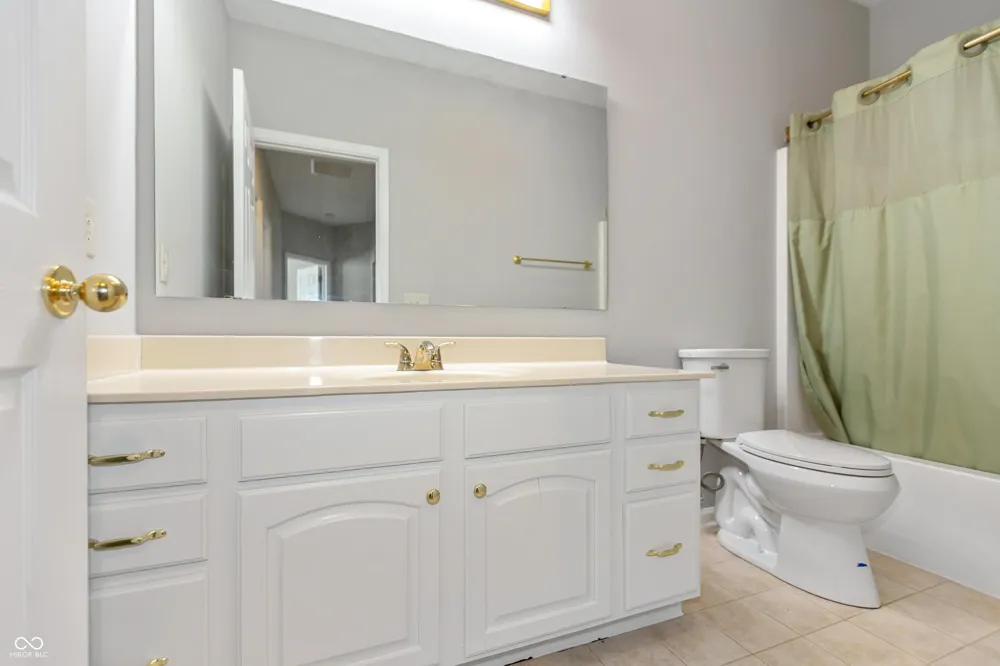 2218 Colfax Lane Indianapolis, IN 46260
