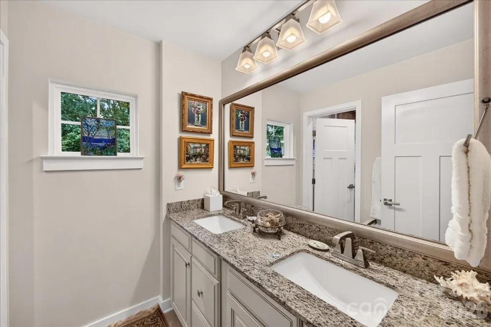 5804 Barrowlands Court Charlotte, NC 28210