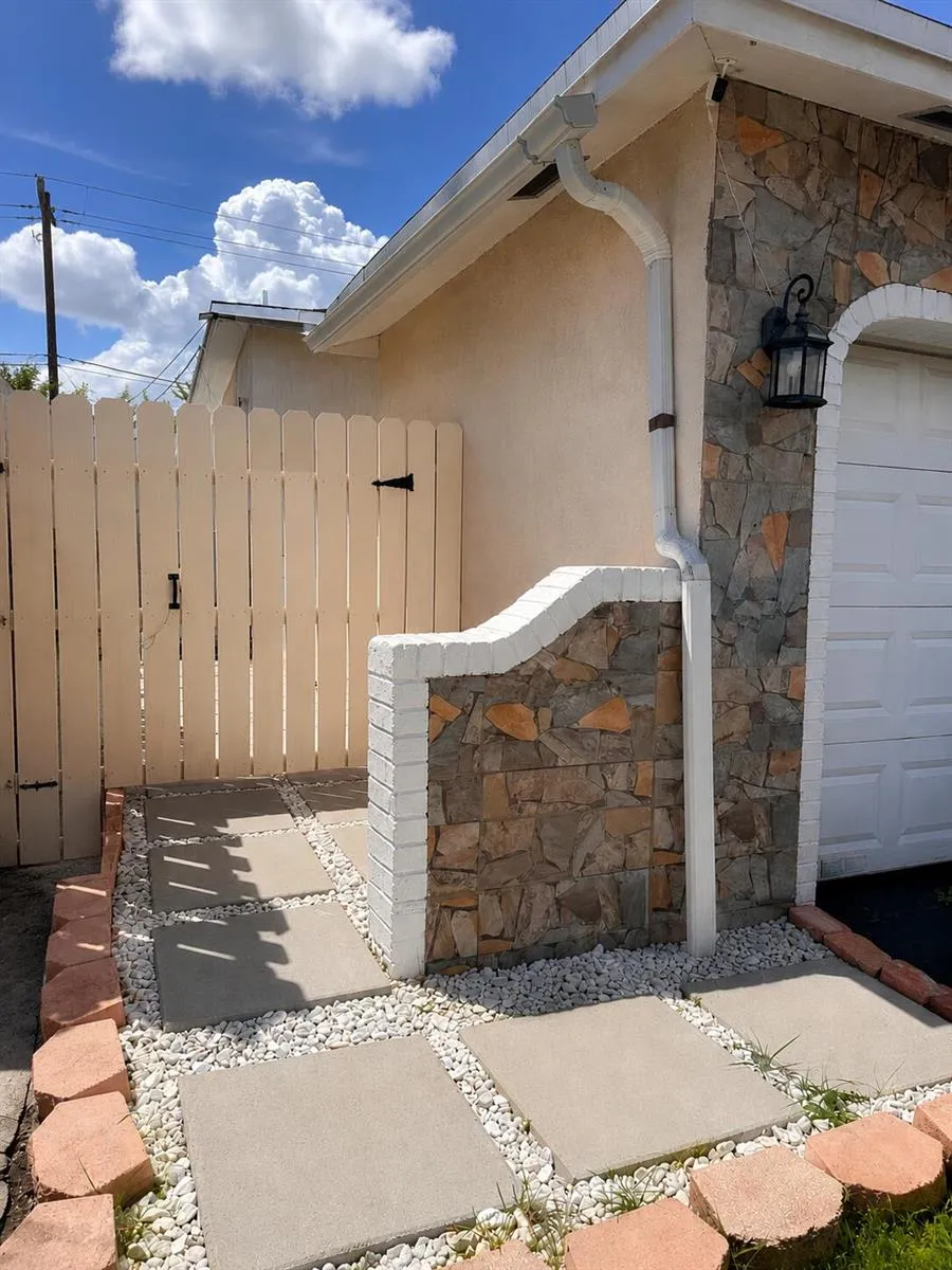 10720 NW 26TH PLACE Sunrise, FL 33322