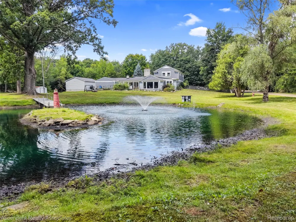 6157 Blue Beech Court Rochester Hills City, MI 48306