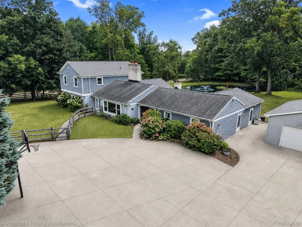 6157 Blue Beech Court Rochester Hills City, MI 48306