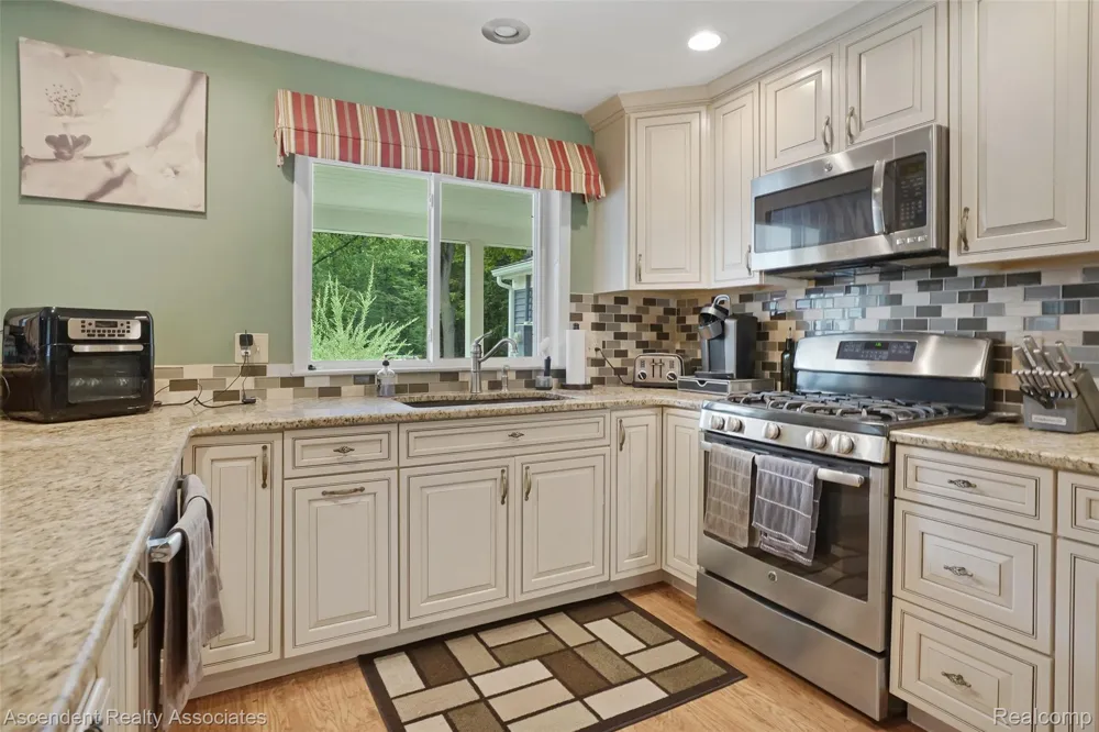 6157 Blue Beech Court Rochester Hills City, MI 48306