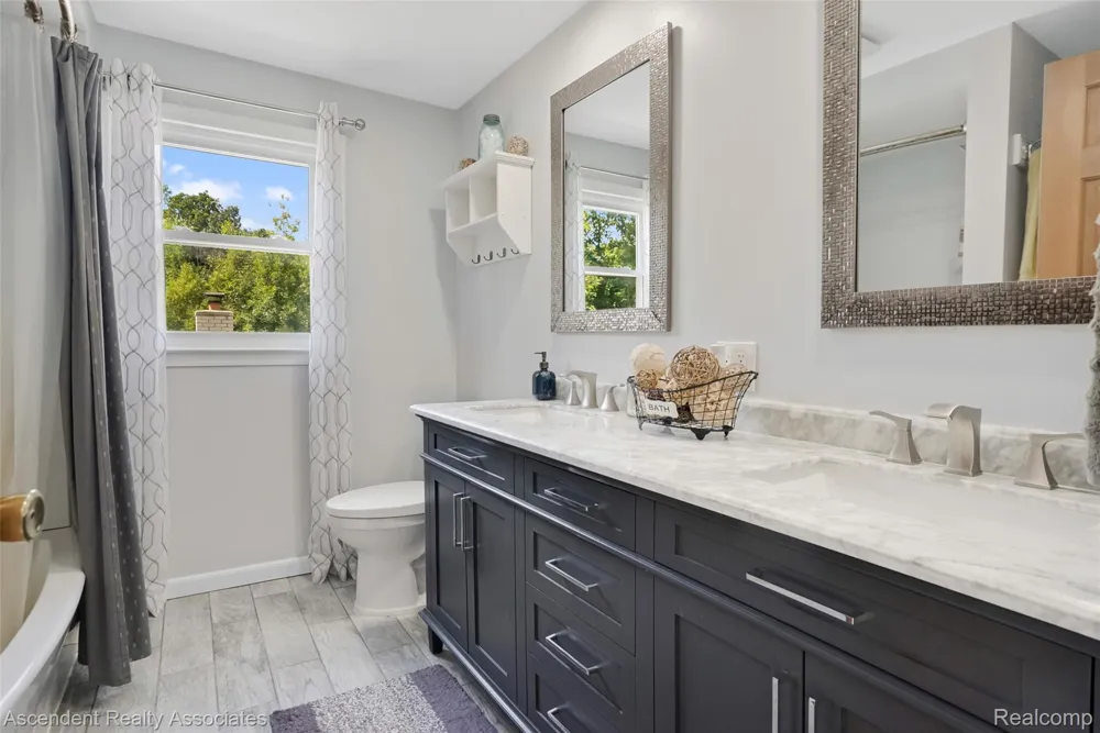 6157 Blue Beech Court Rochester Hills City, MI 48306