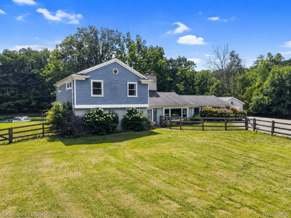 6157 Blue Beech Court Rochester Hills City, MI 48306