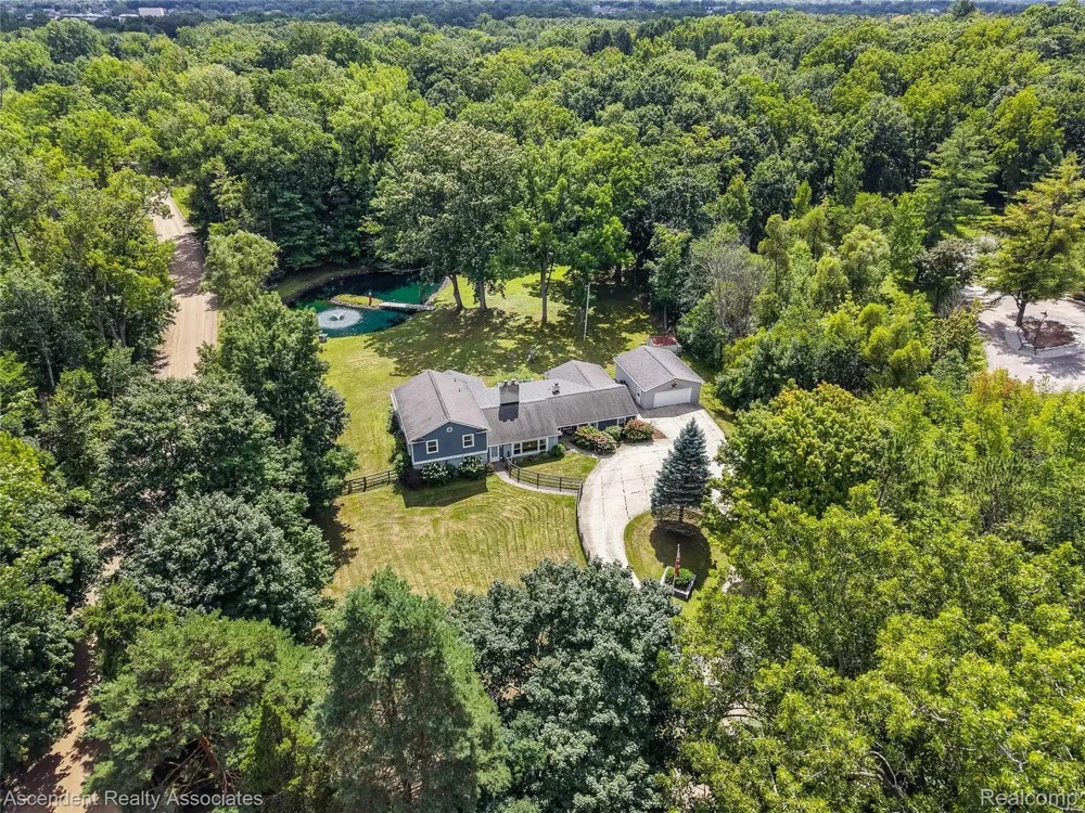 6157 Blue Beech Court Rochester Hills City, MI 48306