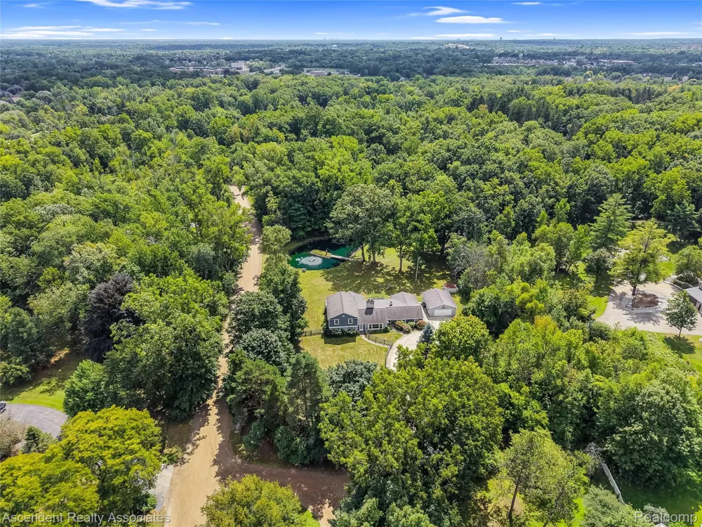 6157 Blue Beech Court Rochester Hills City, MI 48306