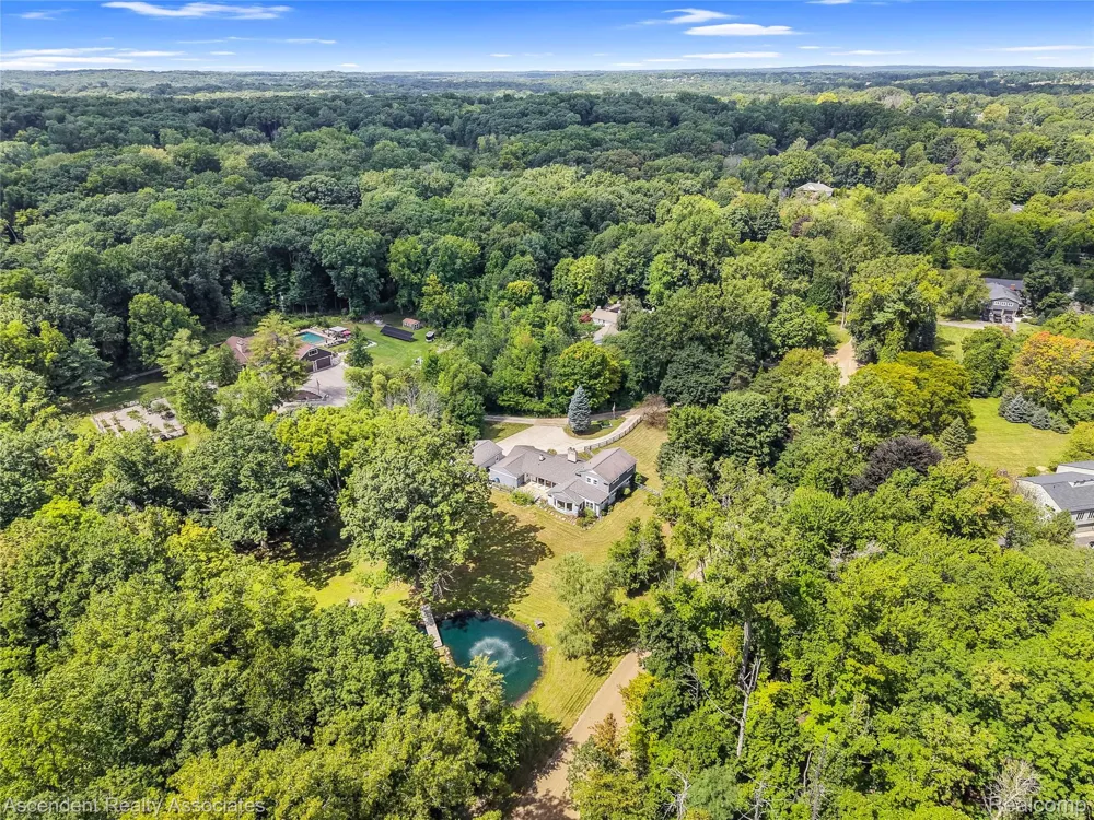 6157 Blue Beech Court Rochester Hills City, MI 48306