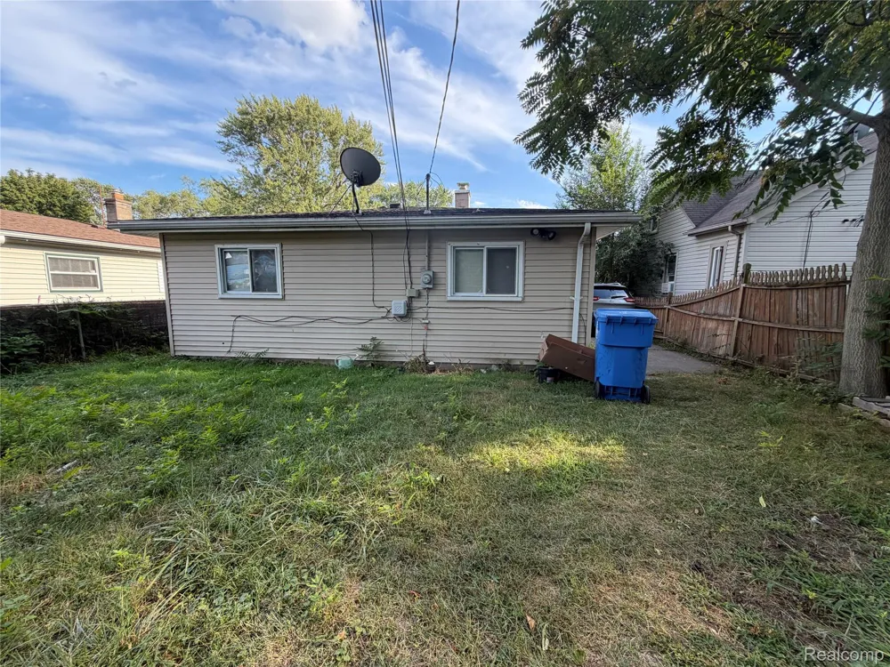 25536 Powers Avenue Dearborn Heights City, MI 48125