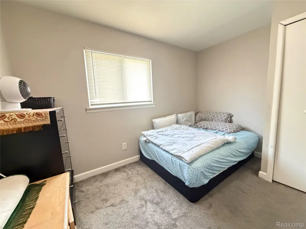 25536 Powers Avenue Dearborn Heights City, MI 48125