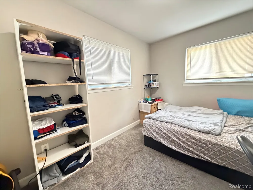 25536 Powers Avenue Dearborn Heights City, MI 48125