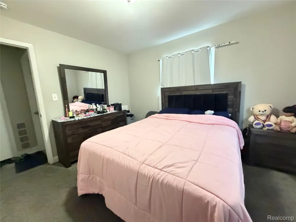 25536 Powers Avenue Dearborn Heights City, MI 48125