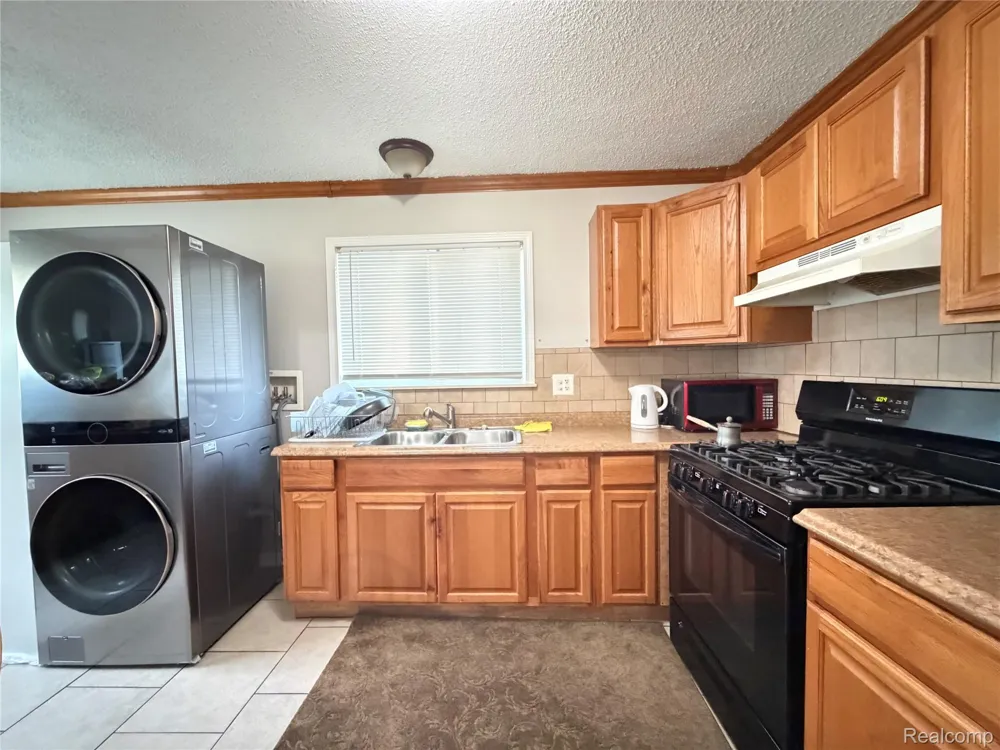 25536 Powers Avenue Dearborn Heights City, MI 48125