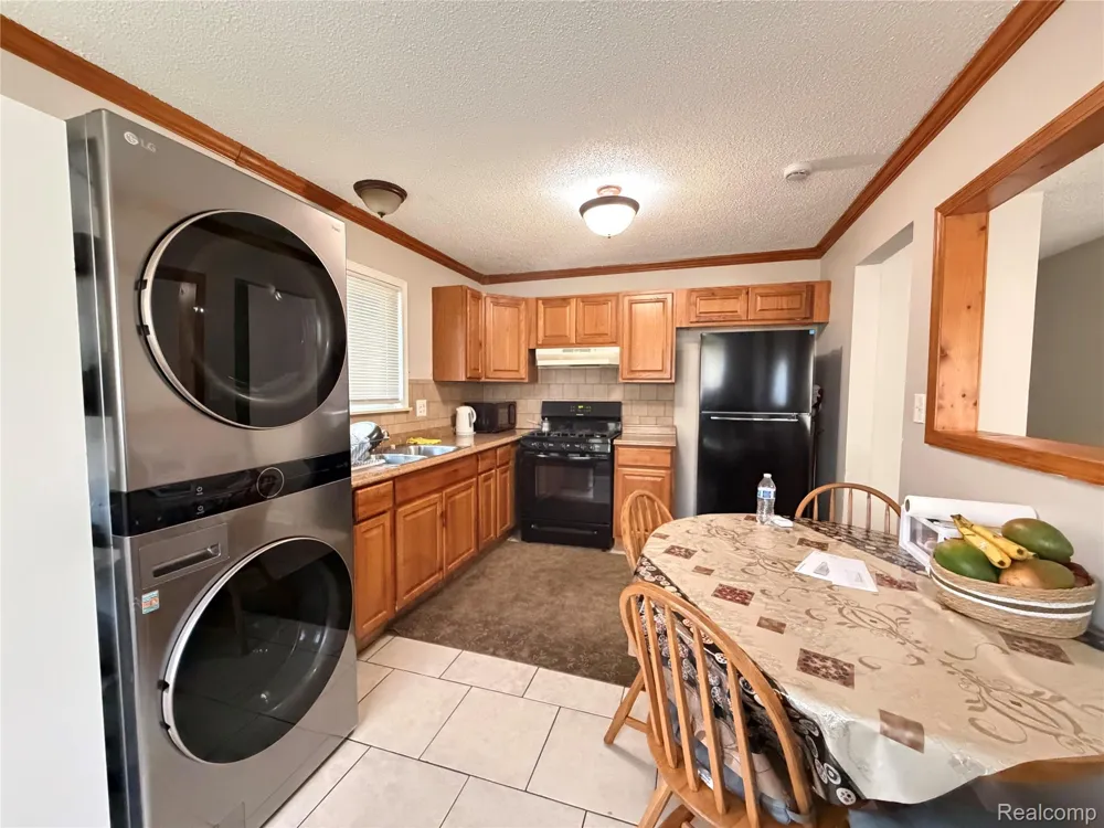 25536 Powers Avenue Dearborn Heights City, MI 48125