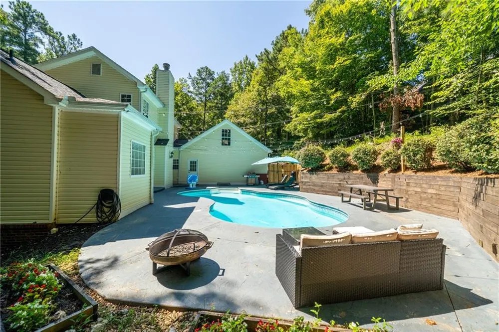 75 Black Forest Drive Dallas, GA 30132