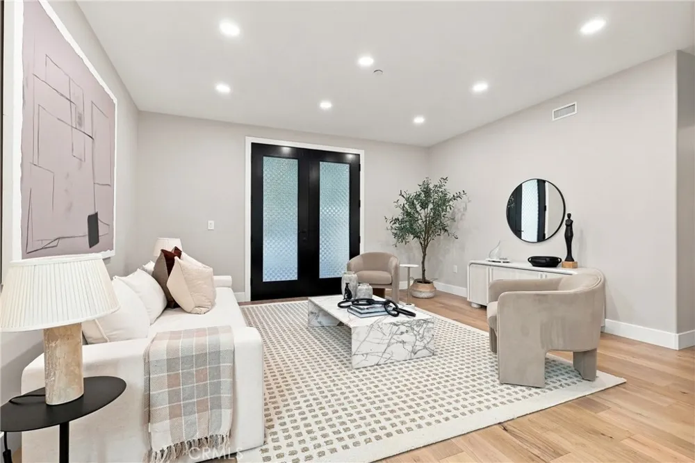 2103 S Ola Vista San Clemente, CA 92672