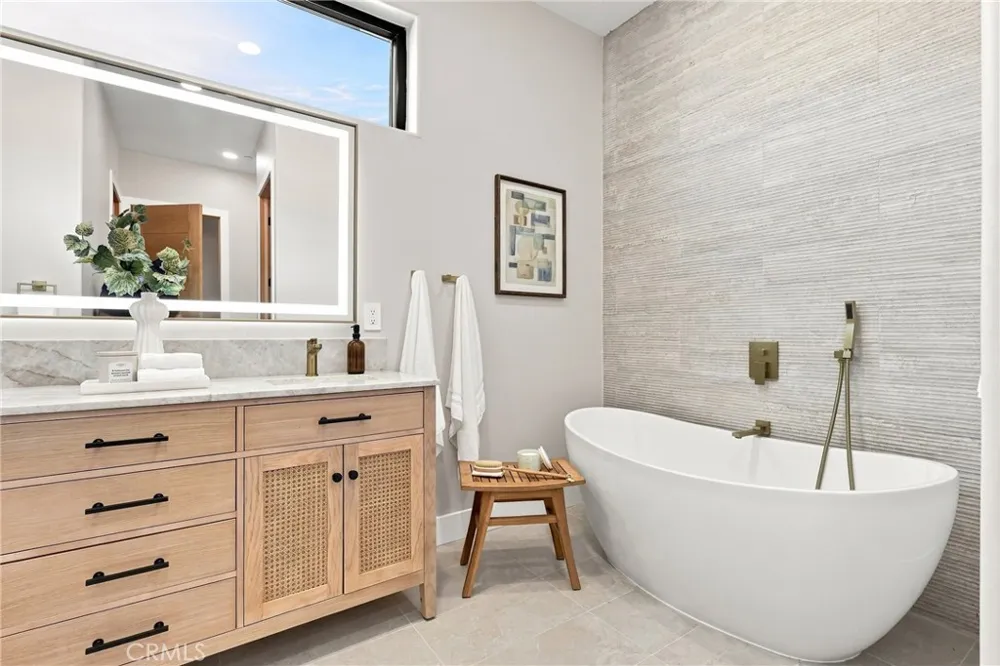 2103 S Ola Vista San Clemente, CA 92672