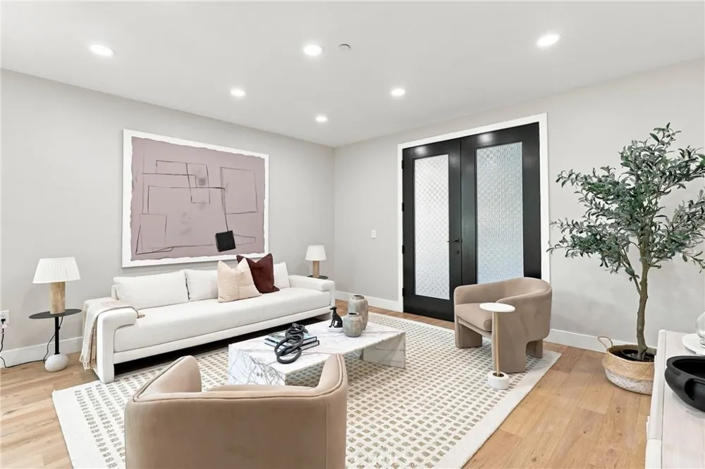 2103 S Ola Vista San Clemente, CA 92672