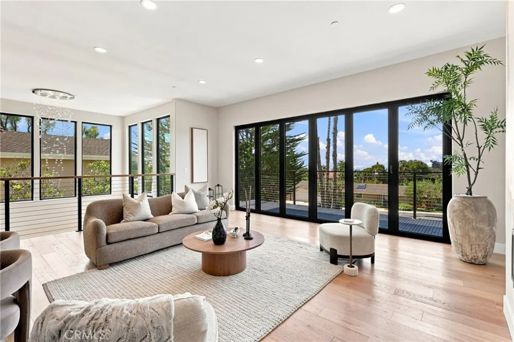2103 S Ola Vista San Clemente, CA 92672