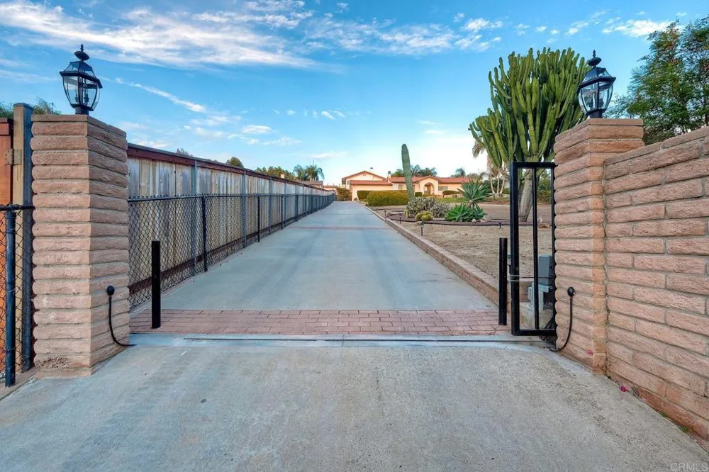 2185 Hawley Drive Vista, CA 92084