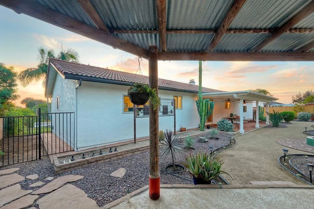 2185 Hawley Drive Vista, CA 92084