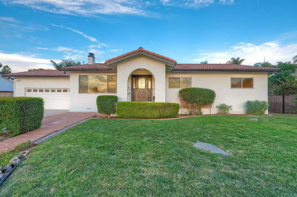 2185 Hawley Drive Vista, CA 92084