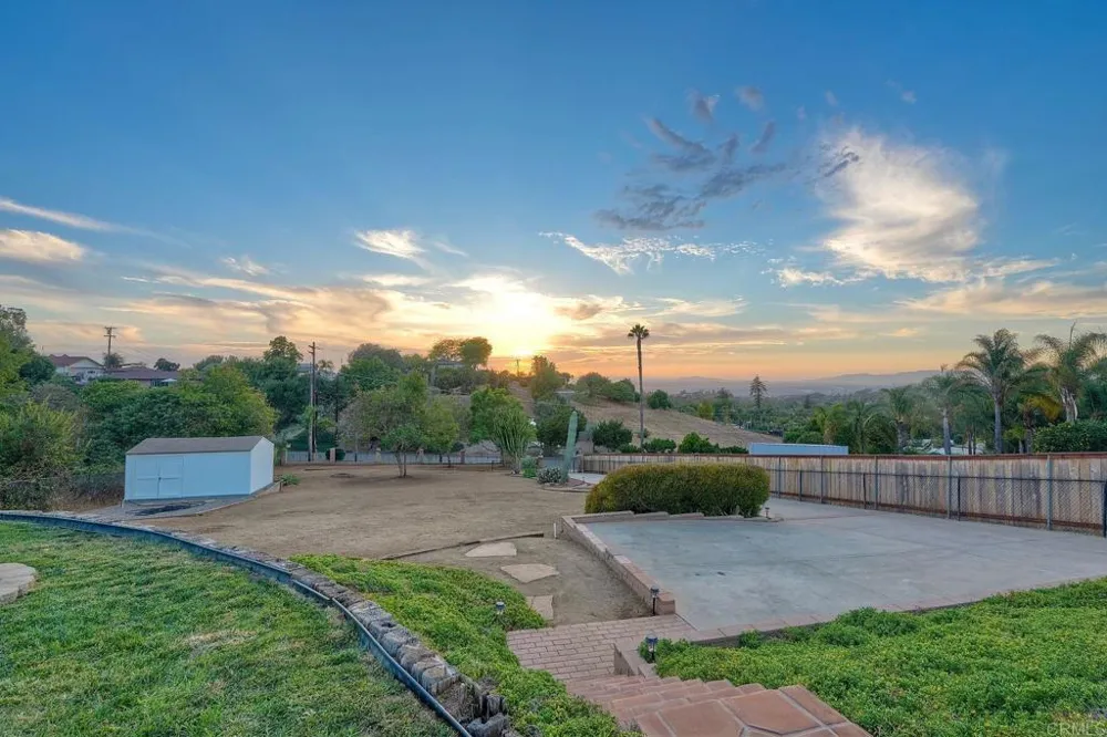 2185 Hawley Drive Vista, CA 92084
