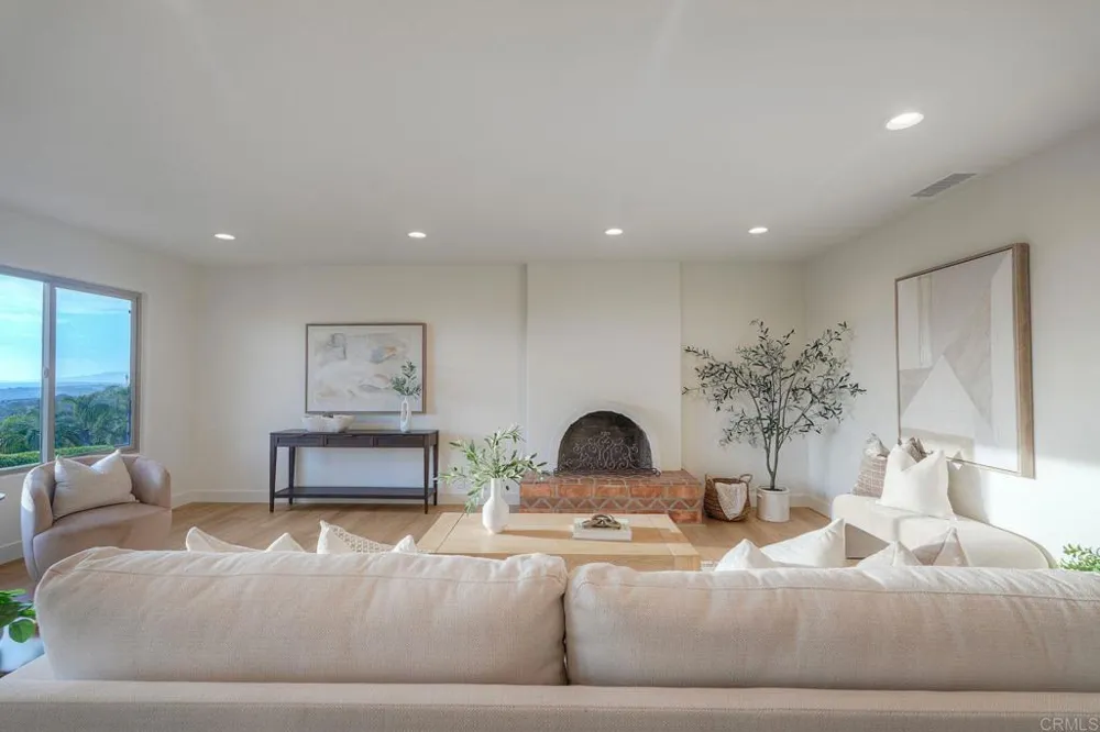 2185 Hawley Drive Vista, CA 92084