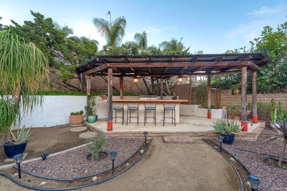 2185 Hawley Drive Vista, CA 92084