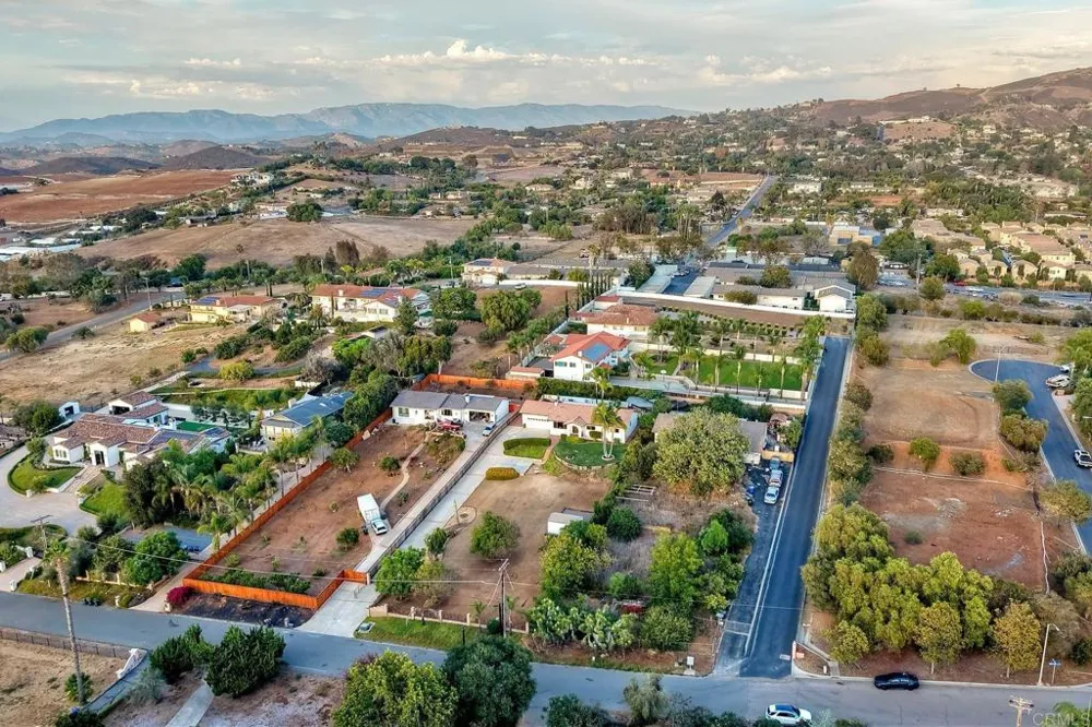 2185 Hawley Drive Vista, CA 92084