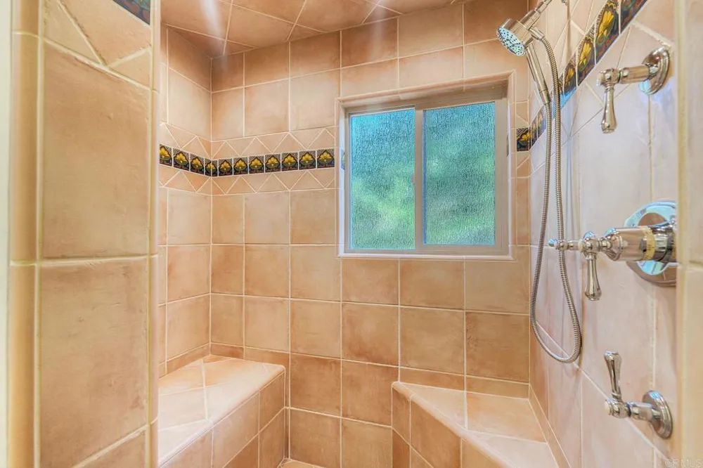 2185 Hawley Drive Vista, CA 92084