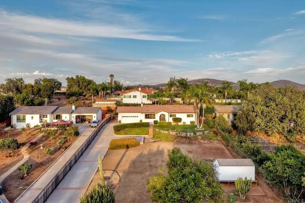 2185 Hawley Drive Vista, CA 92084