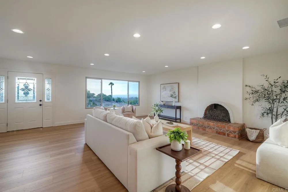 2185 Hawley Drive Vista, CA 92084