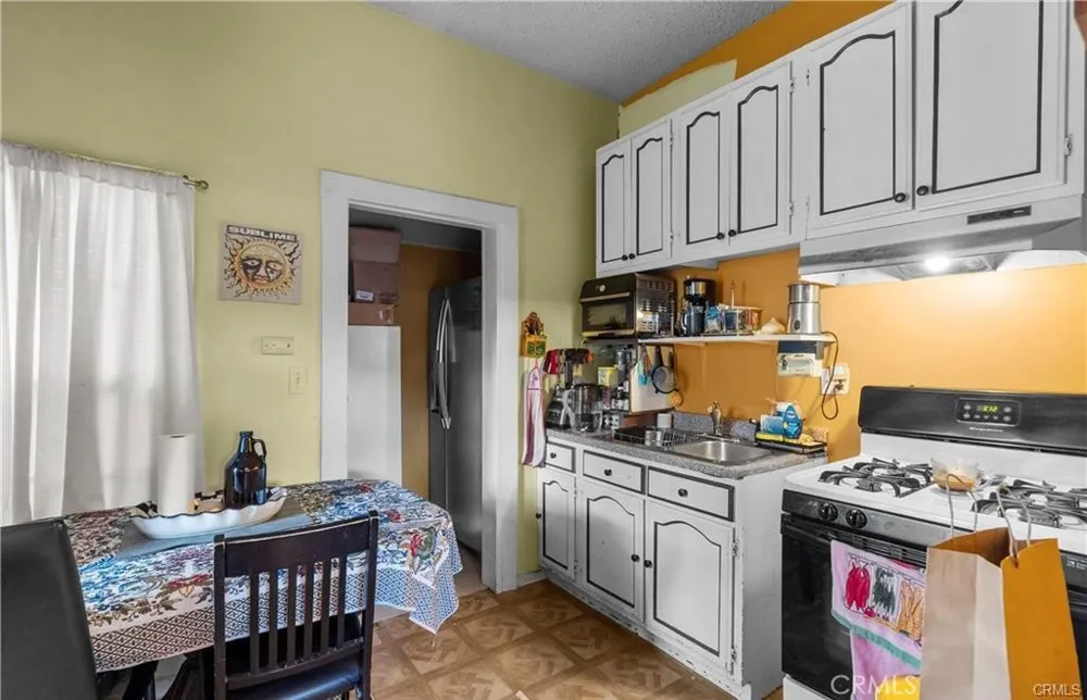 833 Pepper Way Glendale, CA 91205