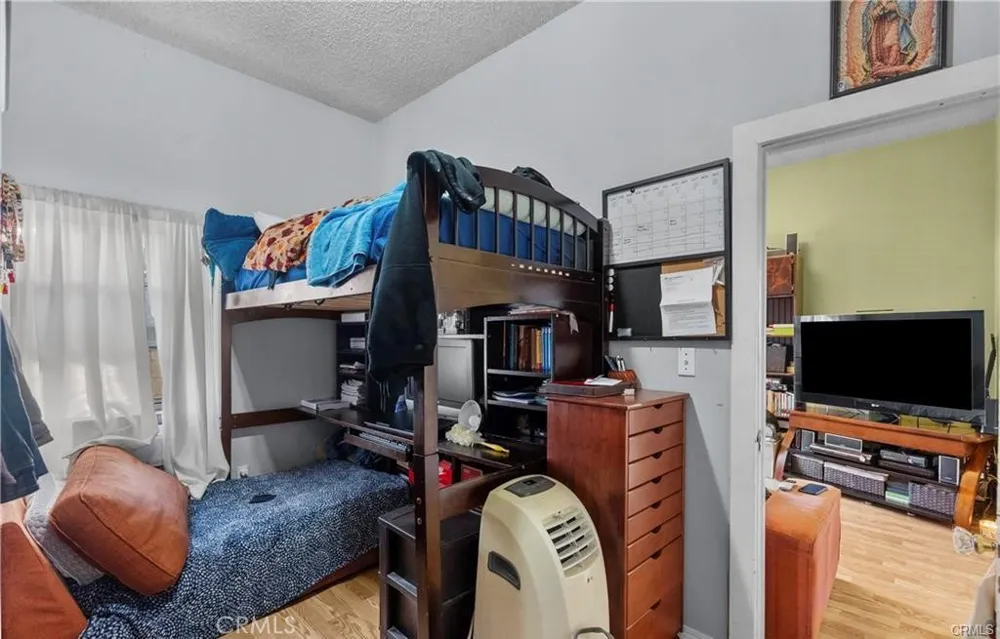 833 Pepper Way Glendale, CA 91205