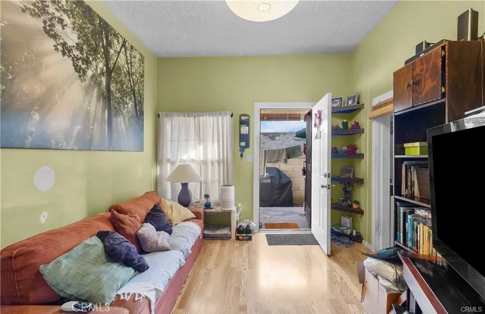 833 Pepper Way Glendale, CA 91205