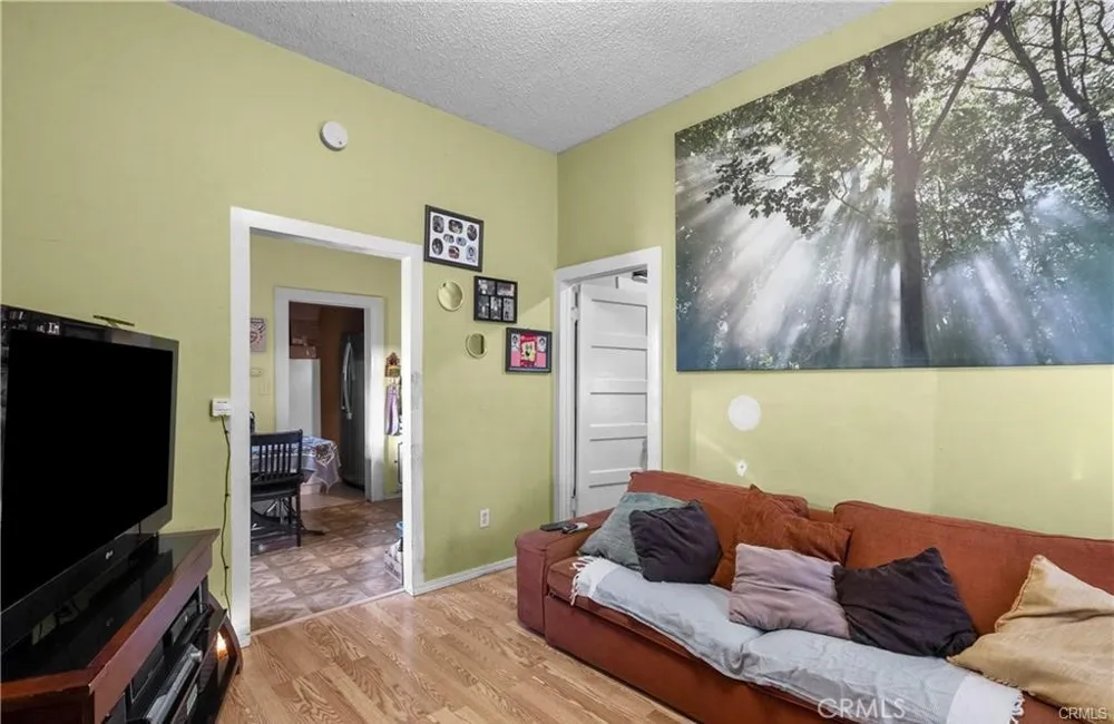 833 Pepper Way Glendale, CA 91205