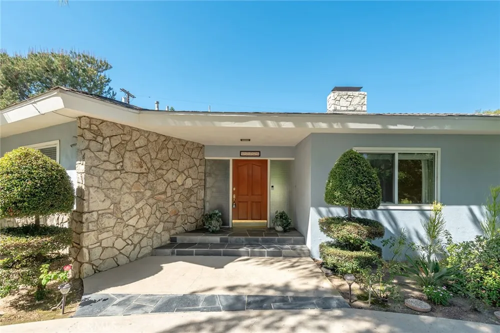 17735 Fullerfarm Northridge, CA 91325