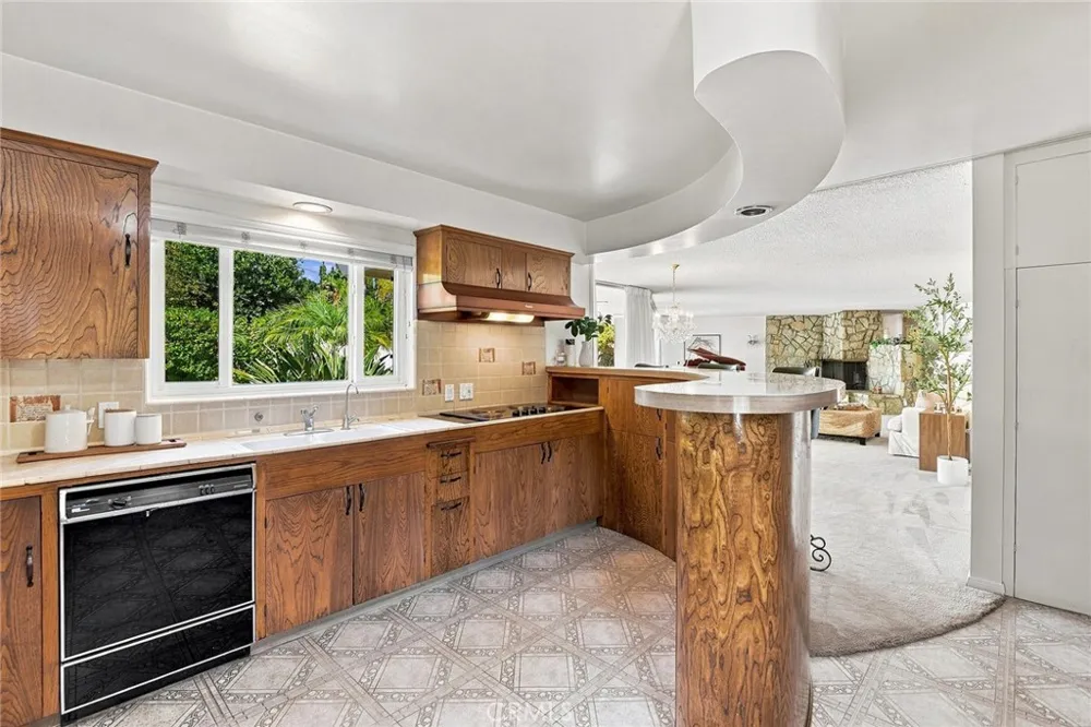 17735 Fullerfarm Northridge, CA 91325