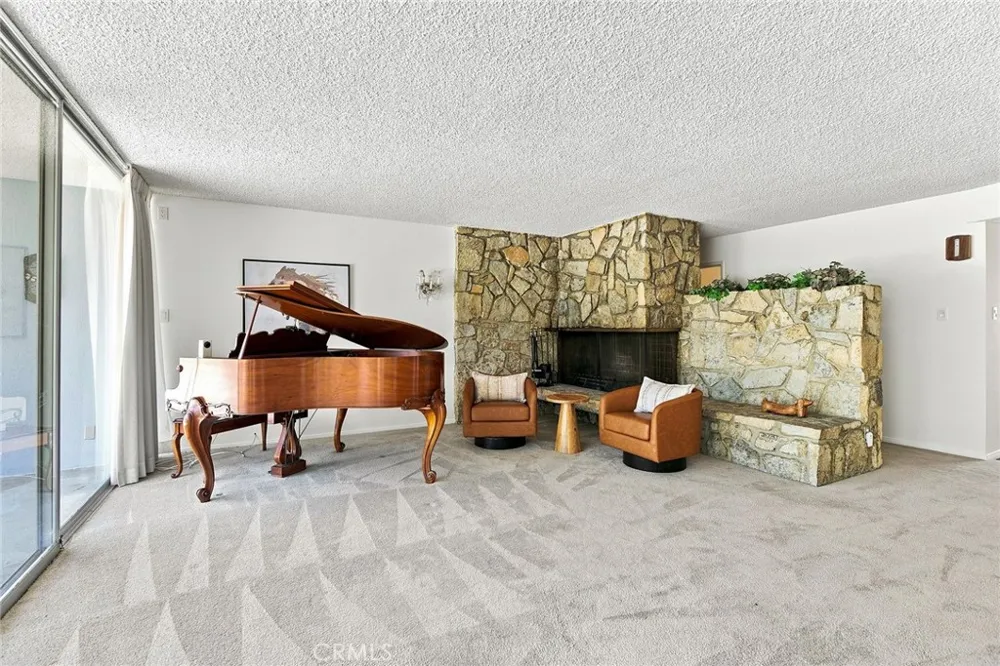 17735 Fullerfarm Northridge, CA 91325