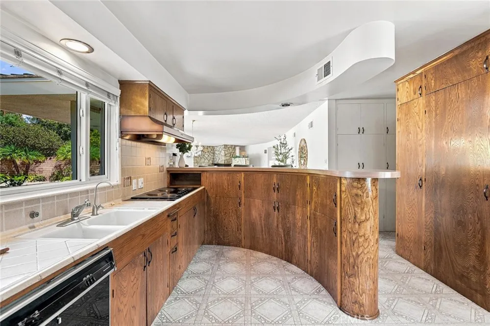 17735 Fullerfarm Northridge, CA 91325