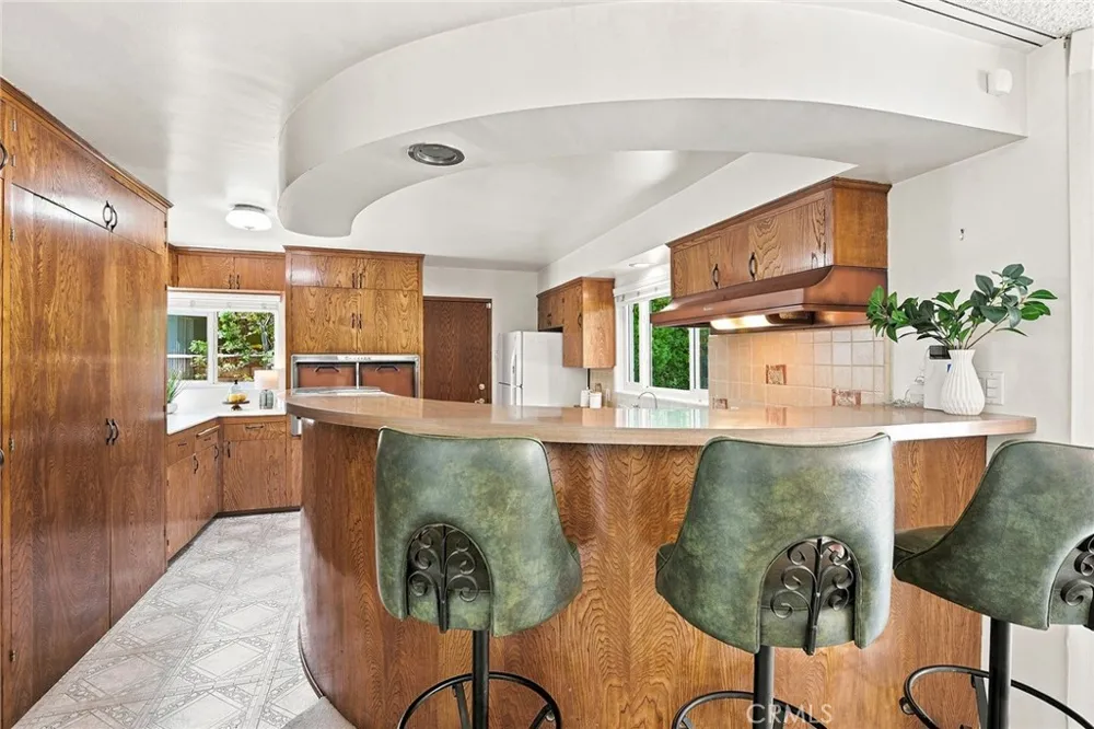 17735 Fullerfarm Northridge, CA 91325