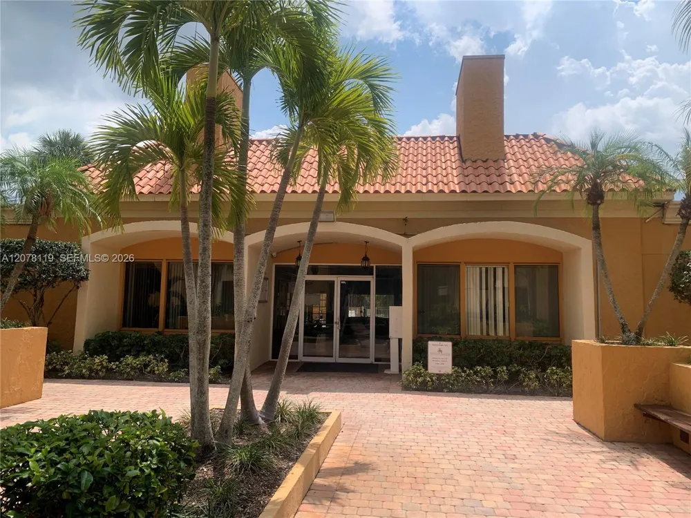 17911 NW 68th Ave #O202 Hialeah, FL 33015